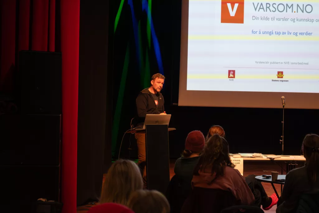 Stig Rasmussen holdt foredrag om skredproblematikk og varslingstjenesten Varsom.no